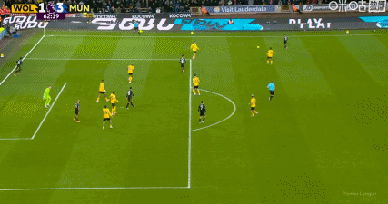 第62分鐘，B費精妙挑傳助攻，芒特前插破門，曼聯(lián)3-1！