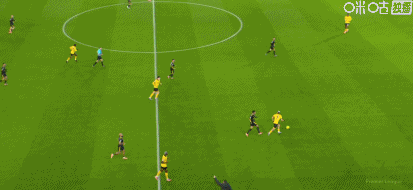 第25分鐘，曼聯(lián)前場(chǎng)斷球，庫尼亞助攻B費(fèi)破門，1-0！