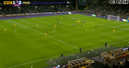 第51分鐘，達(dá)洛特助攻姆伯莫破門，曼聯(lián)2-1再度領(lǐng)先！