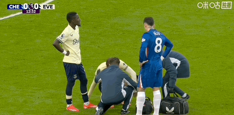 半場(chǎng)：切爾西2-0埃弗頓，帕爾默復(fù)出首球，古斯托傳射建功