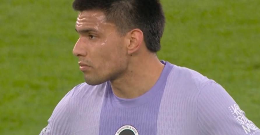 英超新惡漢！戈麥斯飛踹維爾茨逃紅，復(fù)刻德容窩心腳，名宿開炮